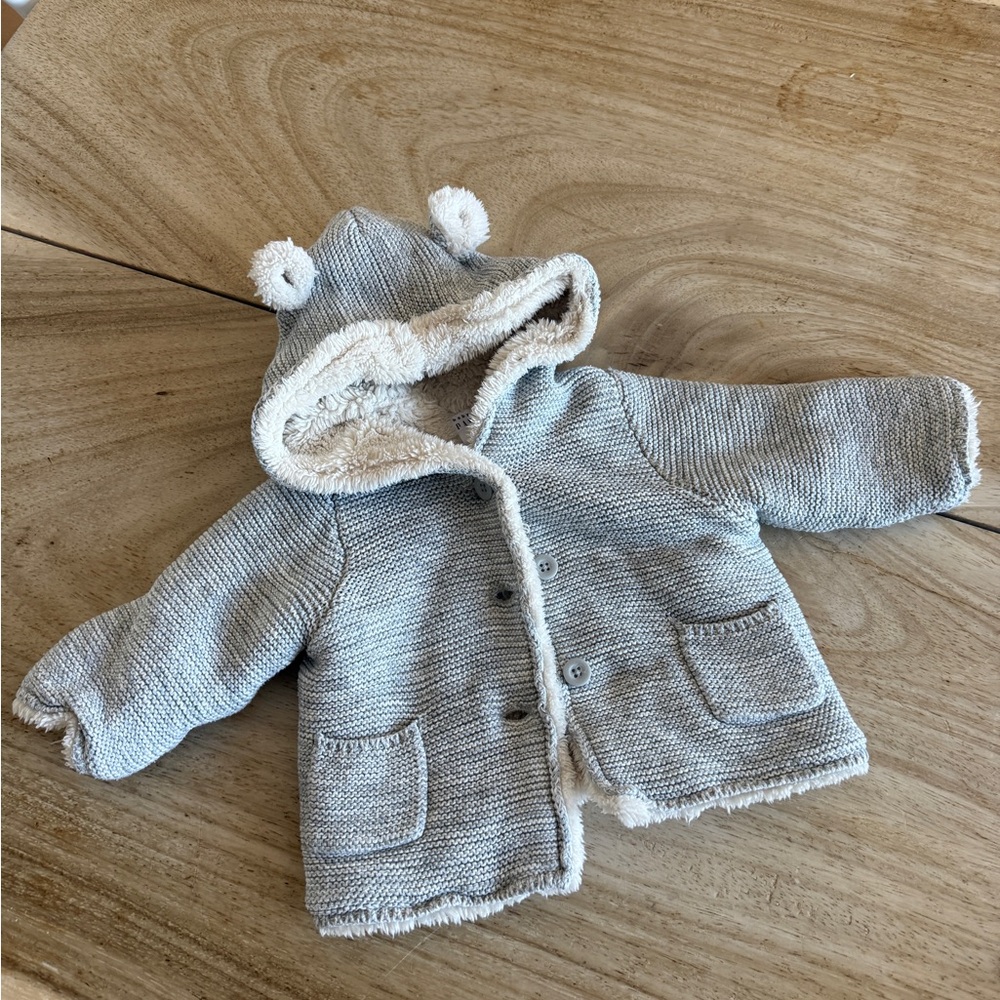 Baby Gap fur lining Bear Hooded Sweater warm winter Jacket (3-6 MONTHS)o